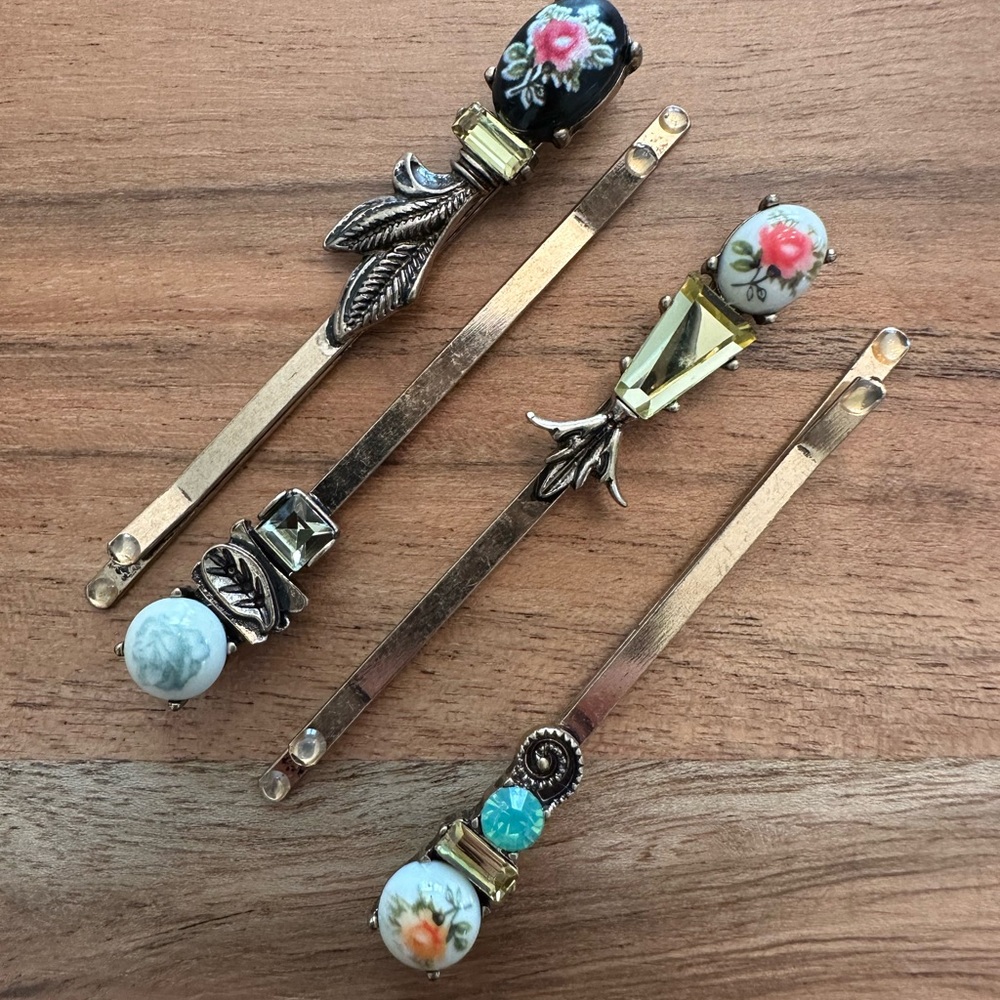 Set of 4 cameo antique style Bobby pins / hairpins